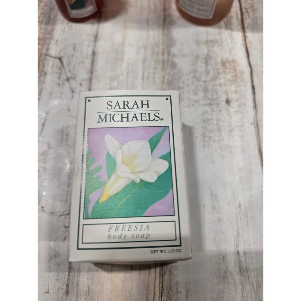 Sarah Michaels Freesia Bath Ensemble Spa Gift‎ Set Body Mist Brush Pillow READ